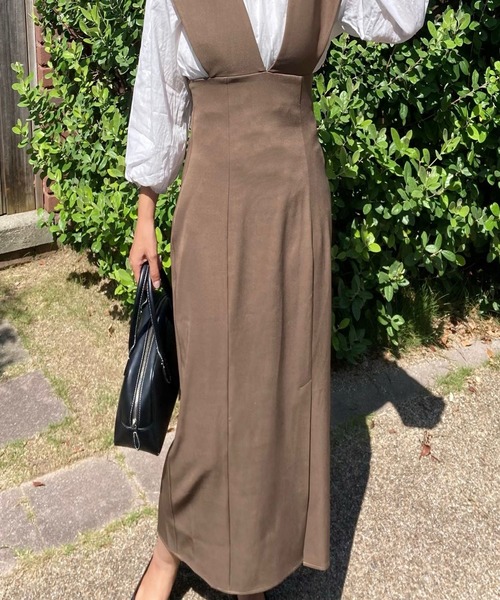 LAUIR（ラウアー）の「ワイドショルダーフロントスリットワンピース（ワンピース・レディース・アイボリー/モカ/ブラック・LARGE/MEDIUM）」の3枚目の写真