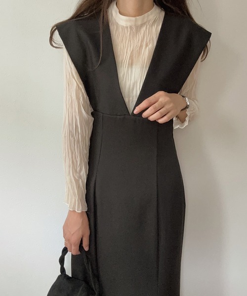 LAUIR（ラウアー）の「ワイドショルダーフロントスリットワンピース（ワンピース・レディース・アイボリー/モカ/ブラック・LARGE/MEDIUM）」の4枚目の写真