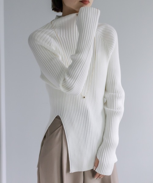 mystic（ミスティック）の「【カラー展開豊富】サイドスリットハイネックリブニット（ニット/セーター・レディース・チャコールグレー/ブラック/ベージュ/オフホワイト/ピンク/ブルー/ライム・FREE）」の22枚目の写真