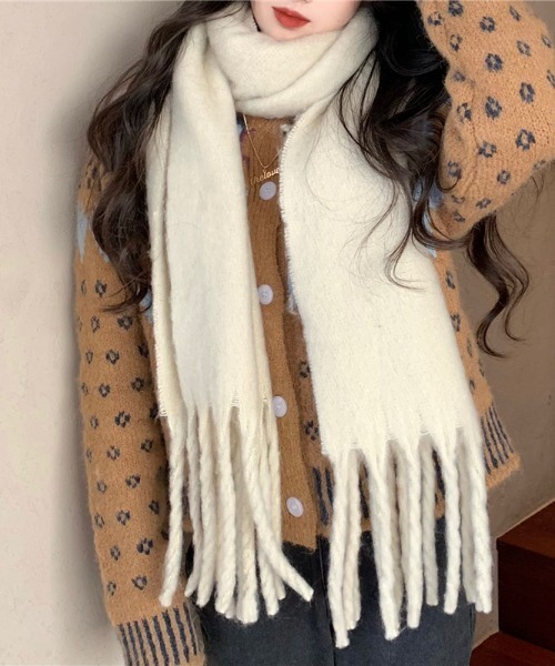 yuue' ( wear )(ユーイ)の「mochimochi大判マフラー(マフラー・レディース・ブラック/レッド/パープル/オフホワイト・FREE)」の2枚目の写真