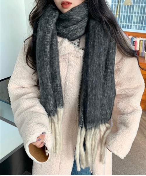 yuue' ( wear )(ユーイ)の「mochimochi大判マフラー(マフラー・レディース・ブラック/レッド/パープル/オフホワイト・FREE)」の3枚目の写真