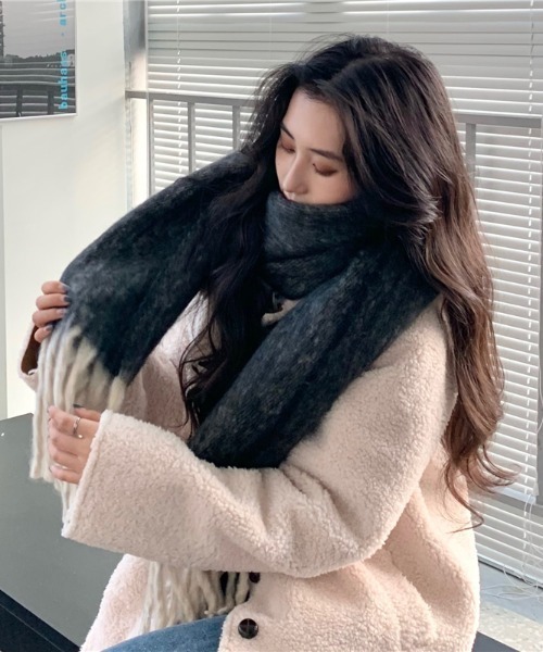 yuue' ( wear )(ユーイ)の「mochimochi大判マフラー(マフラー・レディース・ブラック/レッド/パープル/オフホワイト・FREE)」の7枚目の写真