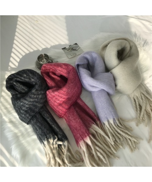 yuue' ( wear )(ユーイ)の「mochimochi大判マフラー(マフラー・レディース・ブラック/レッド/パープル/オフホワイト・FREE)」の13枚目の写真