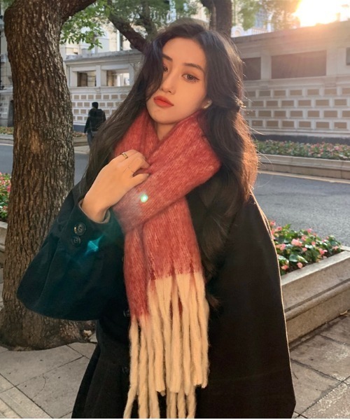 yuue' ( wear )(ユーイ)の「mochimochi大判マフラー(マフラー・レディース・ブラック/レッド/パープル/オフホワイト・FREE)」の17枚目の写真