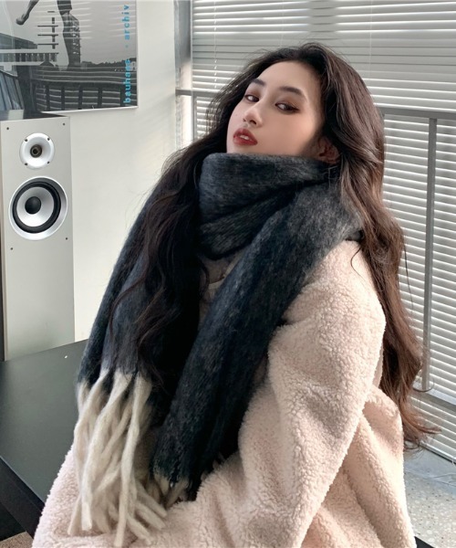 yuue' ( wear )(ユーイ)の「mochimochi大判マフラー(マフラー・レディース・ブラック/レッド/パープル/オフホワイト・FREE)」の20枚目の写真