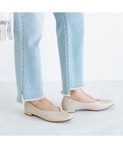 【ラクとキレイ】Vカットフラットパンプス（パンプス）｜AcureZ（アキュアーズ）