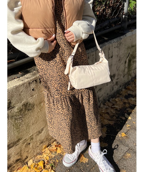 PHILLY(フィリー)の「べルトデザインバッグ(ショルダーバッグ・レディース・ブラック/ピンク/アイボリー・FREE)」の4枚目の写真