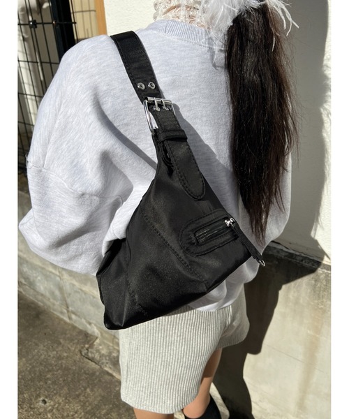 PHILLY(フィリー)の「べルトデザインバッグ(ショルダーバッグ・レディース・ブラック/ピンク/アイボリー・FREE)」の7枚目の写真