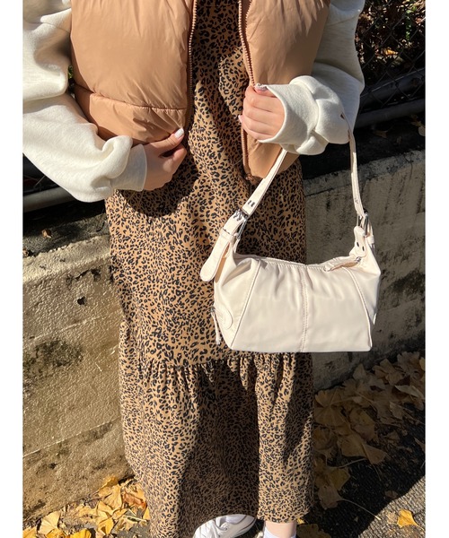 PHILLY(フィリー)の「べルトデザインバッグ(ショルダーバッグ・レディース・ブラック/ピンク/アイボリー・FREE)」の5枚目の写真