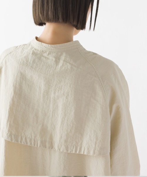 OMNES（オムネス）の「撥水加工ナイロン裾ドローコードAラインブルゾン（ブルゾン・レディース・ベージュ/ブラック/アイボリー/カーキ/ライトブルー/グレイッシュベージュ・FREE）」の10枚目の写真