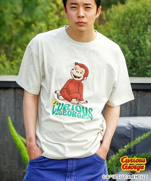 OUTDOOR PRODUCTS（アウトドアプロダクツ）の「【OUTDOOR PRODUCTS/アウトドアプロダクツ】【 おさるのジョージ 】ニョッキ ハンドリー コラボ Tシャツ ドロップショルダー オーバーサイズ（Tシャツ/カットソー・メンズ・ダークグリーン/ベージュ/ホワイト/ホワイト系その他/オフホワイト/ピンク系その他・SMALL/MEDIUM/LARGE/X-LARGE）」の3枚目の写真