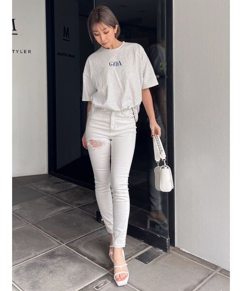 GYDA（ジェイダ）の「UNEXPECTED BUNNY BIG Tシャツ（Tシャツ/カットソー・レディース・ライトグレー/ブラック/オフホワイト/ピンク・FREE）」の9枚目の写真