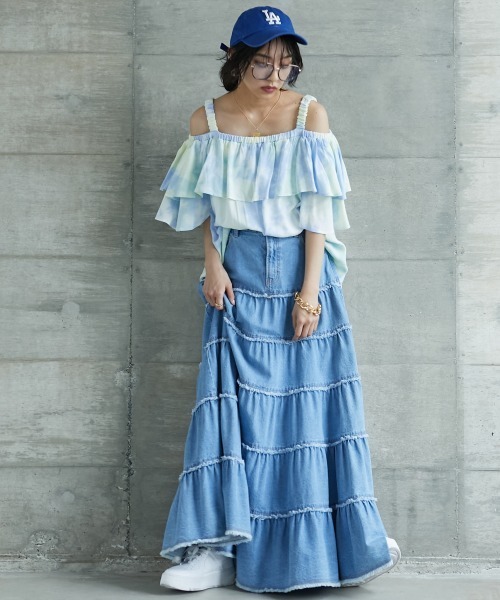 GEVS.(ジェイヴィス)の「<大きいサイズ> 綿100%デニムティアードマキシスカート GEVS.(スカート・レディース・ブルー系2/ブルー系1・4L/5L/L/LL/3L)」の2枚目の写真