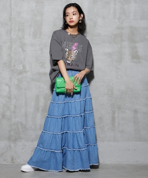 GEVS.(ジェイヴィス)の「<大きいサイズ> 綿100%デニムティアードマキシスカート GEVS.(スカート・レディース・ブルー系2/ブルー系1・4L/5L/L/LL/3L)」の15枚目の写真
