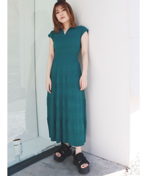 MURUA（ムルーア）の「ウエストリブニットワンピース（ワンピース・レディース・ブラック/グリーン・FREE）」の3枚目の写真
