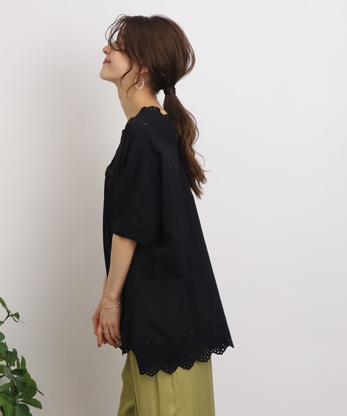 SHOO・LA・RUE（シューラルー）の「◆【ずるいくらい大人可愛い】スカラップレースブラウス（シャツ/ブラウス・レディース・ブラック/ホワイト系・00）」の22枚目の写真