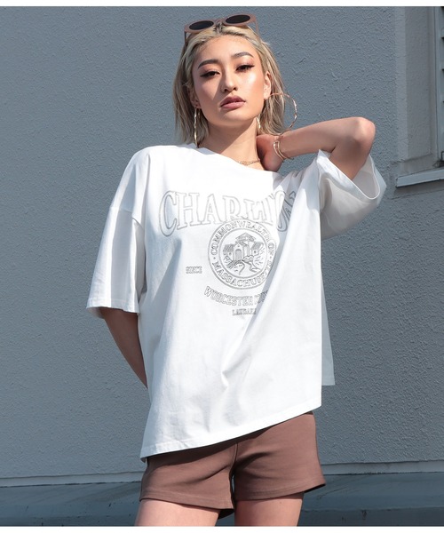 LATINA(ラティーナ)の「カレッジ刺繍ビッグTシャツ(Tシャツ/カットソー・レディース・オフホワイト/グレー/ブラック・FREE)」の1枚目の写真