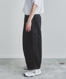 is-ness（イズネス）の「BALLOON CARGO EZ PANTS（カーゴパンツ