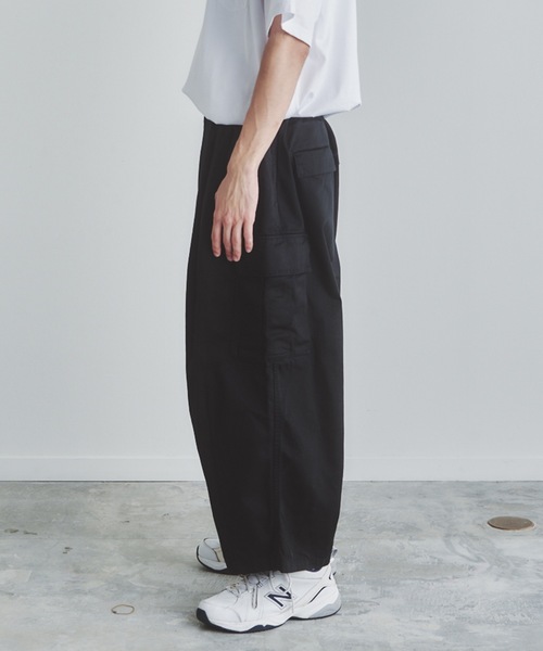 is-ness（イズネス）の「BALLOON CARGO EZ PANTS（カーゴパンツ