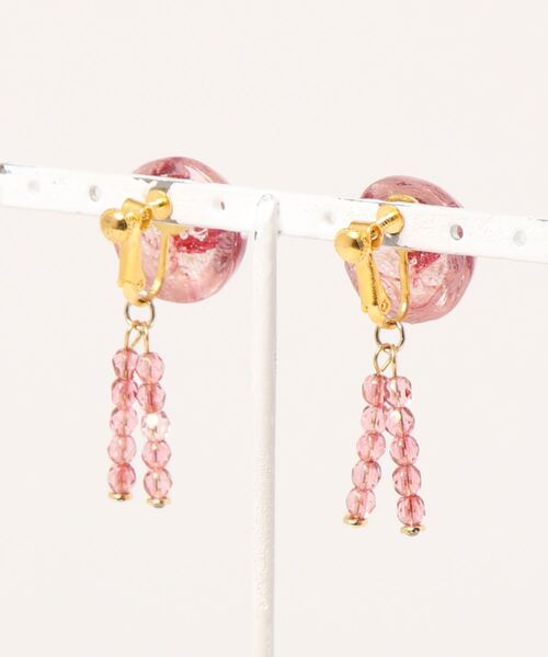 tone(トーン)の「【hazeleyes】ぷっくり木の葉のゆらゆらイヤリング(Bonbonami ボンボンアミ)(MA)(イヤリング・レディース・ピンク/パープル・FREE)」の4枚目の写真