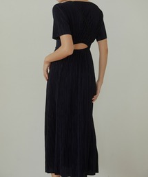Pleats back cut ワンピース
