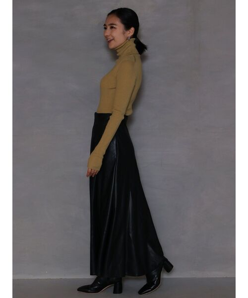 LAGUNAMOON（ラグナムーン）の「ベーシックリブニットプルオーバー（ニット/セーター・レディース・ライトブルー/アイボリー/ブラック/イエロー・FREE）」の8枚目の写真