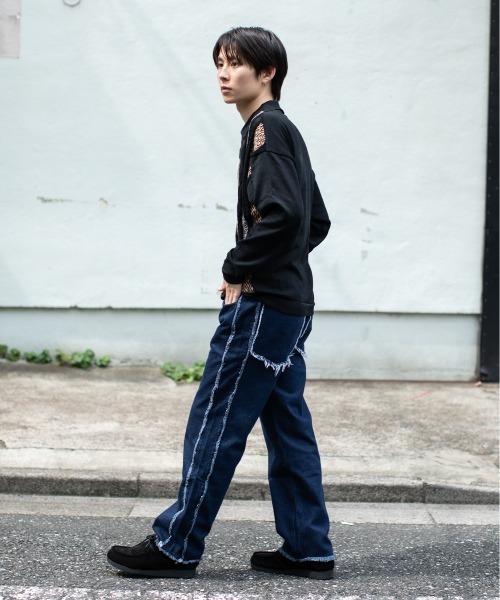 En serio TOKYO(エンソリオトーキョー)の「10ozデニム カットオフ サイド フリンジ ラインパンツ(デニムパンツ・メンズ・ワンウォッシュ/ケミカルウォッシュ/スミクロ/ブラック系その他/ブラック系その他2・S/L/LL/M)」の19枚目の写真