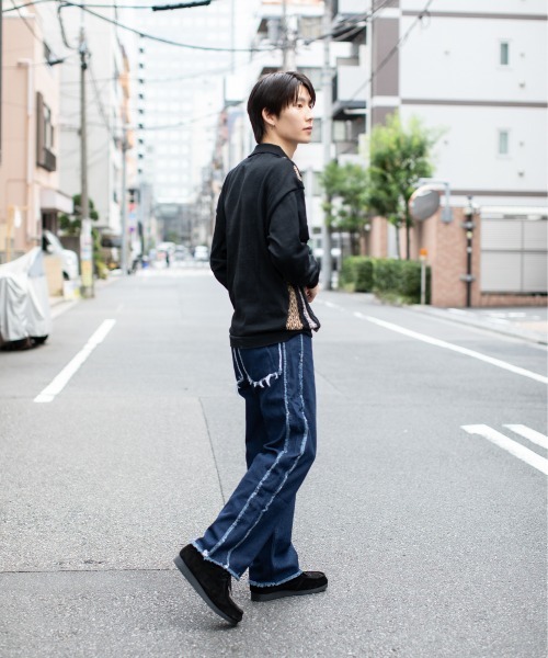 En serio TOKYO(エンソリオトーキョー)の「10ozデニム カットオフ サイド フリンジ ラインパンツ(デニムパンツ・メンズ・ワンウォッシュ/ケミカルウォッシュ/スミクロ/ブラック系その他/ブラック系その他2・S/L/LL/M)」の13枚目の写真