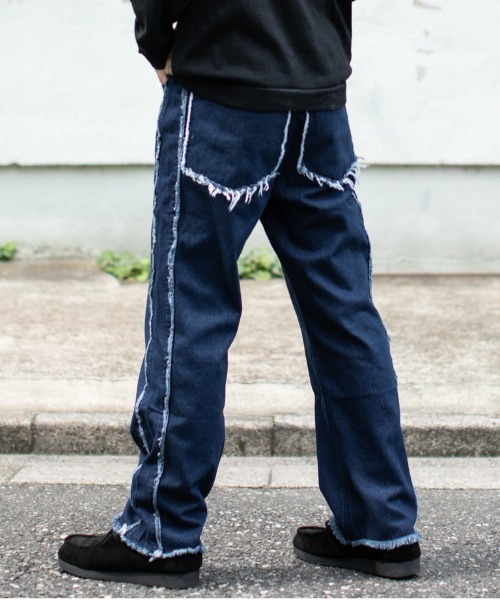 En serio TOKYO(エンソリオトーキョー)の「10ozデニム カットオフ サイド フリンジ ラインパンツ(デニムパンツ・メンズ・ワンウォッシュ/ケミカルウォッシュ/スミクロ/ブラック系その他/ブラック系その他2・S/L/LL/M)」の22枚目の写真