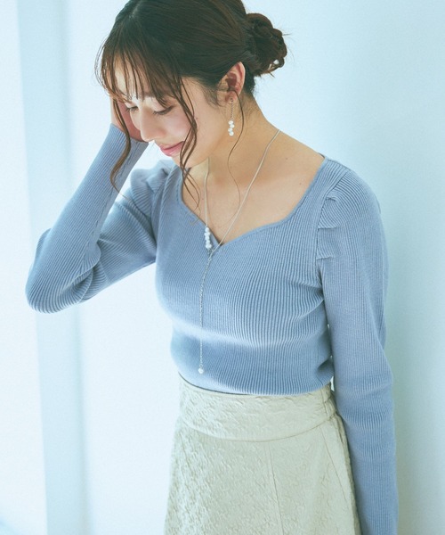 mysty woman（ミスティウーマン）の「ハートネックリブプルオーバー 978465（ニット/セーター・レディース・ピンク/グレイッシュブルー/ブラック/アイボリー・FREE）」の4枚目の写真