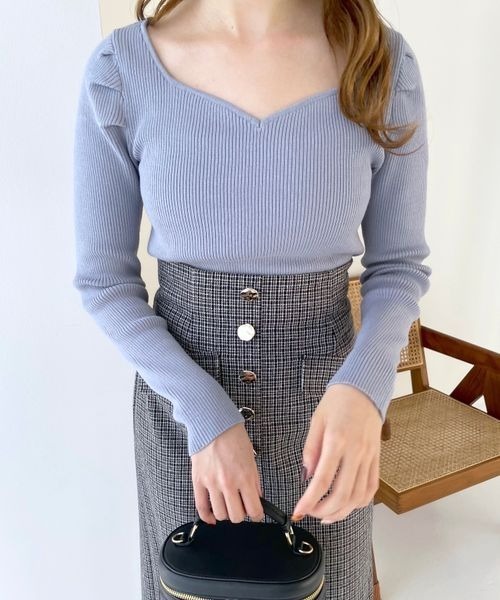 mysty woman（ミスティウーマン）の「ハートネックリブプルオーバー 978465（ニット/セーター・レディース・ピンク/グレイッシュブルー/ブラック/アイボリー・FREE）」の16枚目の写真