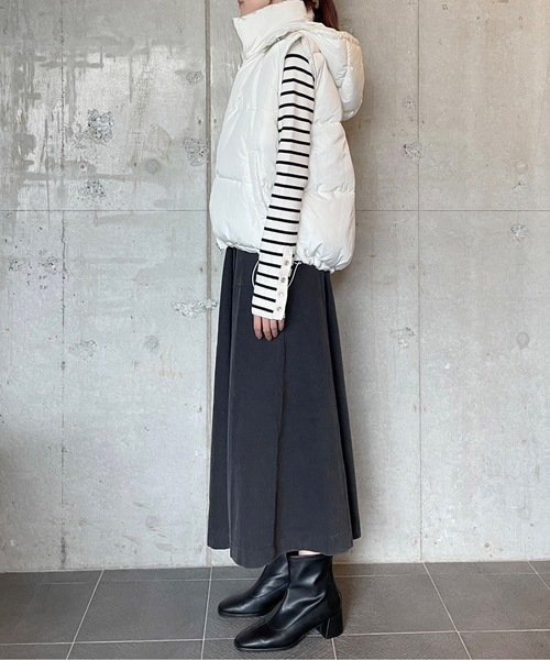 one way(ワンウェイ)の「ボリュームダウンベスト(ダウンベスト・レディース・ホワイト/ブラック・FREE)」の19枚目の写真