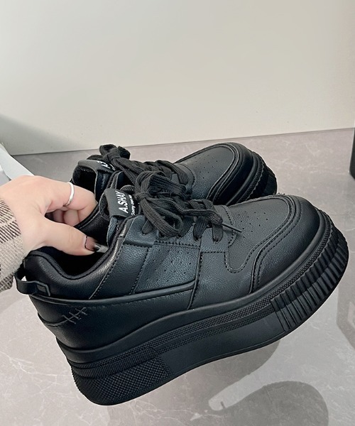 Shoes in Closet(シューズインクローゼット)の「+7.5㎝ 厚底 インヒール入り レースアップ スニーカー 366(スニーカー・レディース・ホワイト/ブラック・S/L/LL/M)」の3枚目の写真