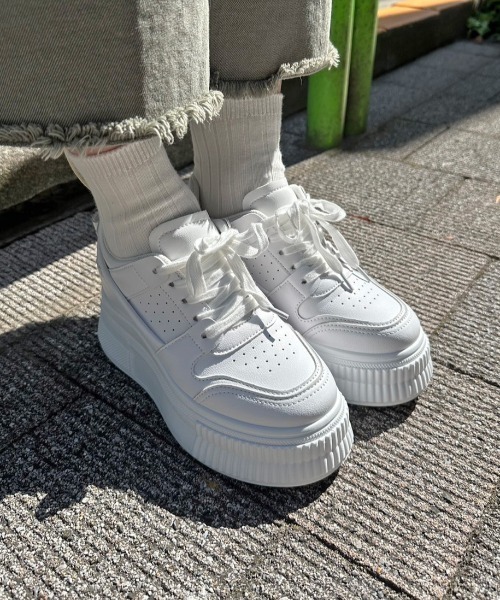 Shoes in Closet(シューズインクローゼット)の「+7.5㎝ 厚底 インヒール入り レースアップ スニーカー 366(スニーカー・レディース・ホワイト/ブラック・S/L/LL/M)」の12枚目の写真