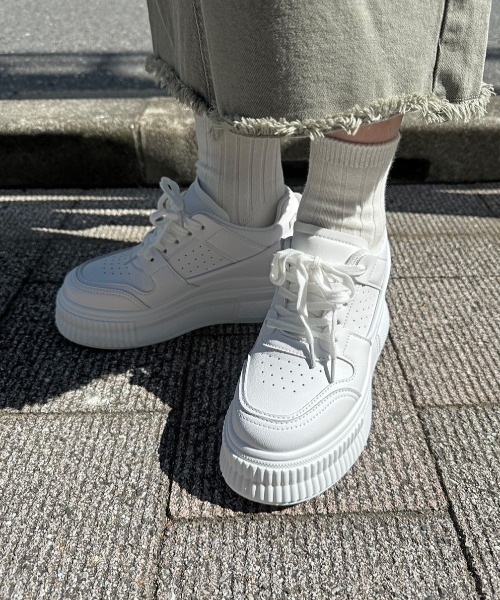 Shoes in Closet(シューズインクローゼット)の「+7.5㎝ 厚底 インヒール入り レースアップ スニーカー 366(スニーカー・レディース・ホワイト/ブラック・S/L/LL/M)」の13枚目の写真