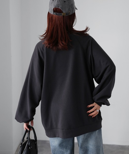 Riberry（リベリー）の「ネコ刺繍ラグランオーバーサイズ薄手スウェット（スウェット・レディース・チャコールグレー/オートミール・FREE）」の15枚目の写真