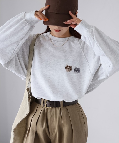 Riberry（リベリー）の「ネコ刺繍ラグランオーバーサイズ薄手スウェット（スウェット・レディース・チャコールグレー/オートミール・FREE）」の19枚目の写真