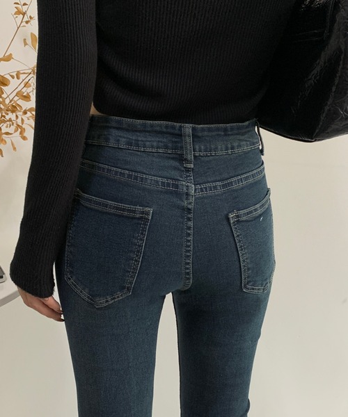 ECLIN(エクラン)の「デニムセミフレアパンツ(デニムパンツ・レディース・インディゴブルー・S/M/L)」の2枚目の写真