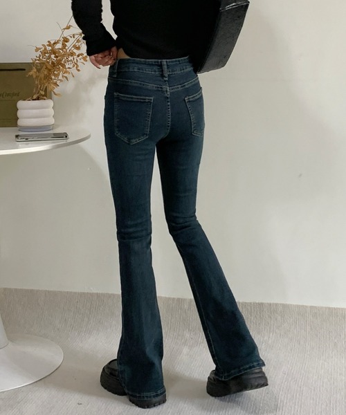 ECLIN(エクラン)の「デニムセミフレアパンツ(デニムパンツ・レディース・インディゴブルー・S/M/L)」の3枚目の写真