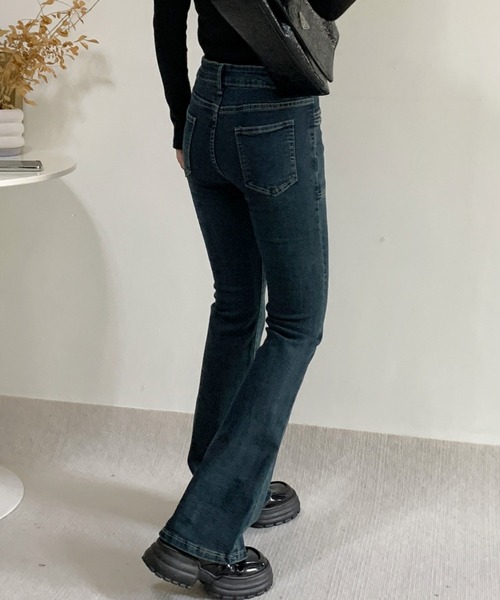 ECLIN(エクラン)の「デニムセミフレアパンツ(デニムパンツ・レディース・インディゴブルー・S/M/L)」の10枚目の写真