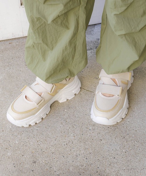 LAKOLE（ラコレ）の「ベルトスニーカー[WOMEN] / 100187（スニーカー・レディース・ベージュ/ブラック/ホワイト・LARGE/MEDIUM/SMALL）」の9枚目の写真