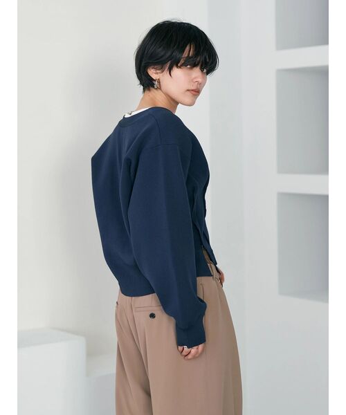 Editt by YECCA VECCA(エディットバイイェッカヴェッカ)の「タックスリットVネックカーディガン(カーディガン/ボレロ・レディース・ライトベージュ/イエロー/ネイビー・FREE)」の14枚目の写真