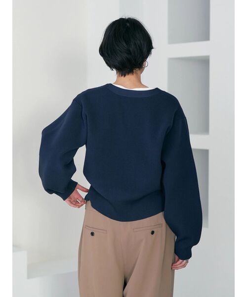 Editt by YECCA VECCA(エディットバイイェッカヴェッカ)の「タックスリットVネックカーディガン(カーディガン/ボレロ・レディース・ライトベージュ/イエロー/ネイビー・FREE)」の15枚目の写真