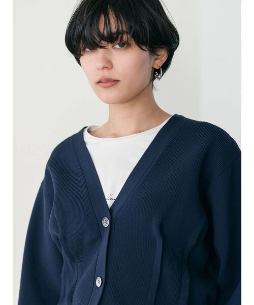 Editt by YECCA VECCA(エディットバイイェッカヴェッカ)の「タックスリットVネックカーディガン(カーディガン/ボレロ・レディース・ライトベージュ/イエロー/ネイビー・FREE)」の16枚目の写真