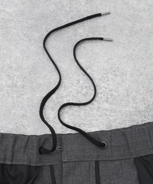 ATON（エイトン）の「【ATON / エイトン】WOOL TROPICAL TAPERED EASY PANTS（スラックス・メンズ・チャコールグレー/ブラック・2/4/6）」の15枚目の写真