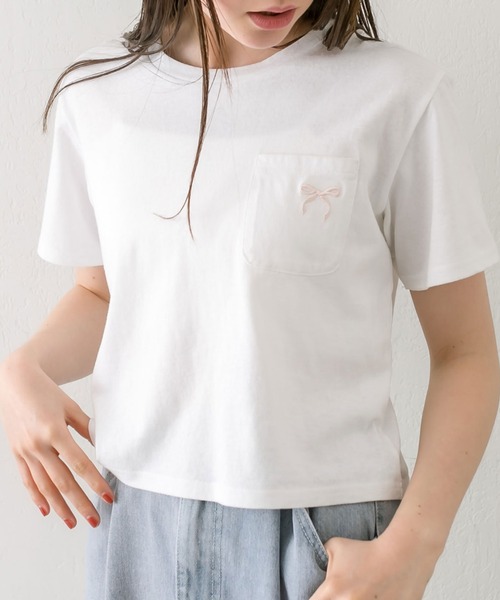 OLIVE des OLIVE(オリーブデオリーブ)の「リボン刺繍ティーシャツ 1041060570(Tシャツ/カットソー・レディース・レッド/ピンク/ブラック/サックスブルー/オフホワイト・FREE)」の1枚目の写真