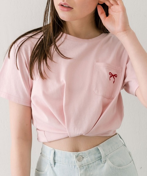 OLIVE des OLIVE(オリーブデオリーブ)の「リボン刺繍ティーシャツ 1041060570(Tシャツ/カットソー・レディース・レッド/ピンク/ブラック/サックスブルー/オフホワイト・FREE)」の4枚目の写真