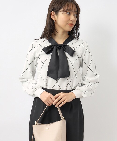 index（インデックス）の「◆チェックボウタイバイカラーニット【洗濯機洗い可】（ニット/セーター・レディース・ライトイエロー系2/チャコールグレー/ホワイト系4・42/40/38/36）」の2枚目の写真