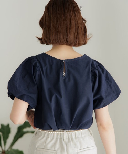 flower（フラワー）の「フェミニンパフブラウス3（シャツ/ブラウス・レディース・ベージュ/アイボリー/ネイビー・FREE）」の6枚目の写真