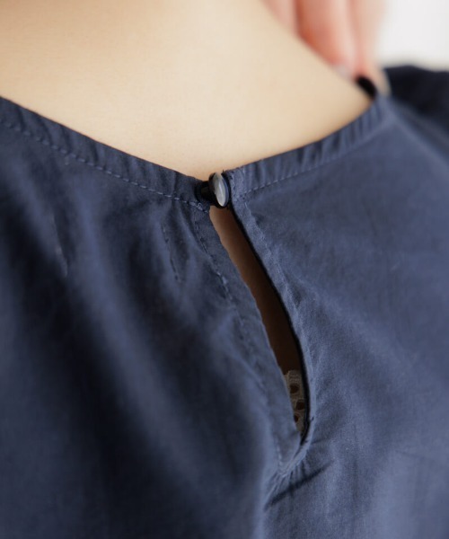 flower（フラワー）の「フェミニンパフブラウス3（シャツ/ブラウス・レディース・ベージュ/アイボリー/ネイビー・FREE）」の11枚目の写真